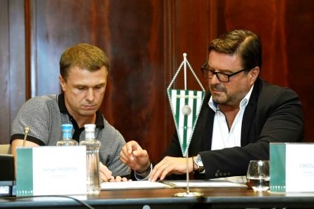 Bemutatták az új Fradi-edzőt