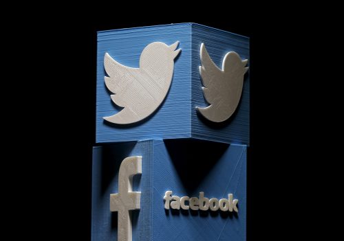 A Facebook és a Twitter ismét több száz, Iránhoz és Oroszországhoz köthető hamis fiókot távolított el