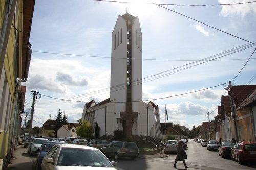 Húszéves az evangélikus templom – A Szent Korona másolatát is kiállítják (Sepsiszentgyörgy)