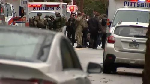 Ámokfutó lövöldözött egy pittsburgh-i zsinagógában (VIDEÓ)