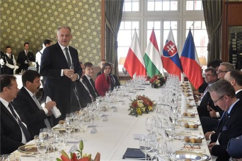 Kétnapos tanácskozást tartanak a V4 államfői Szlovákiában