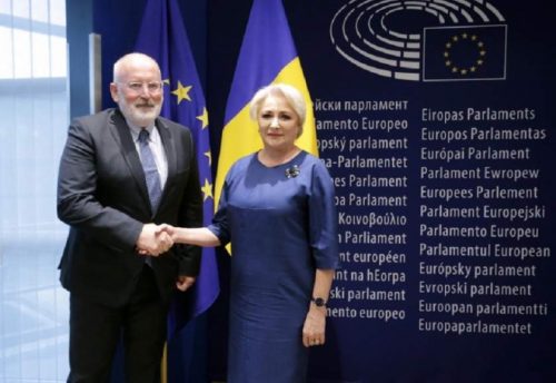 Timmermans: az Európai Bizottság növekvő aggodalommal követi a romániai fejleményeket