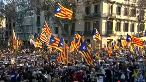 A bíróság előtt álló katalán vezetőkért tüntettek Barcelonában (VIDEÓ)