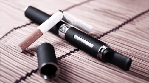 Az e-cigaretta egy új kutatás szerint mégsem olyan ártalmatlan alternatívája a dohányzásnak
