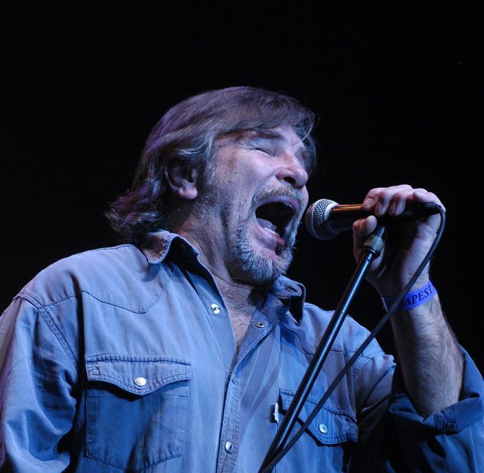 Májusban eredeti felállásban ad koncertet a Dinamit