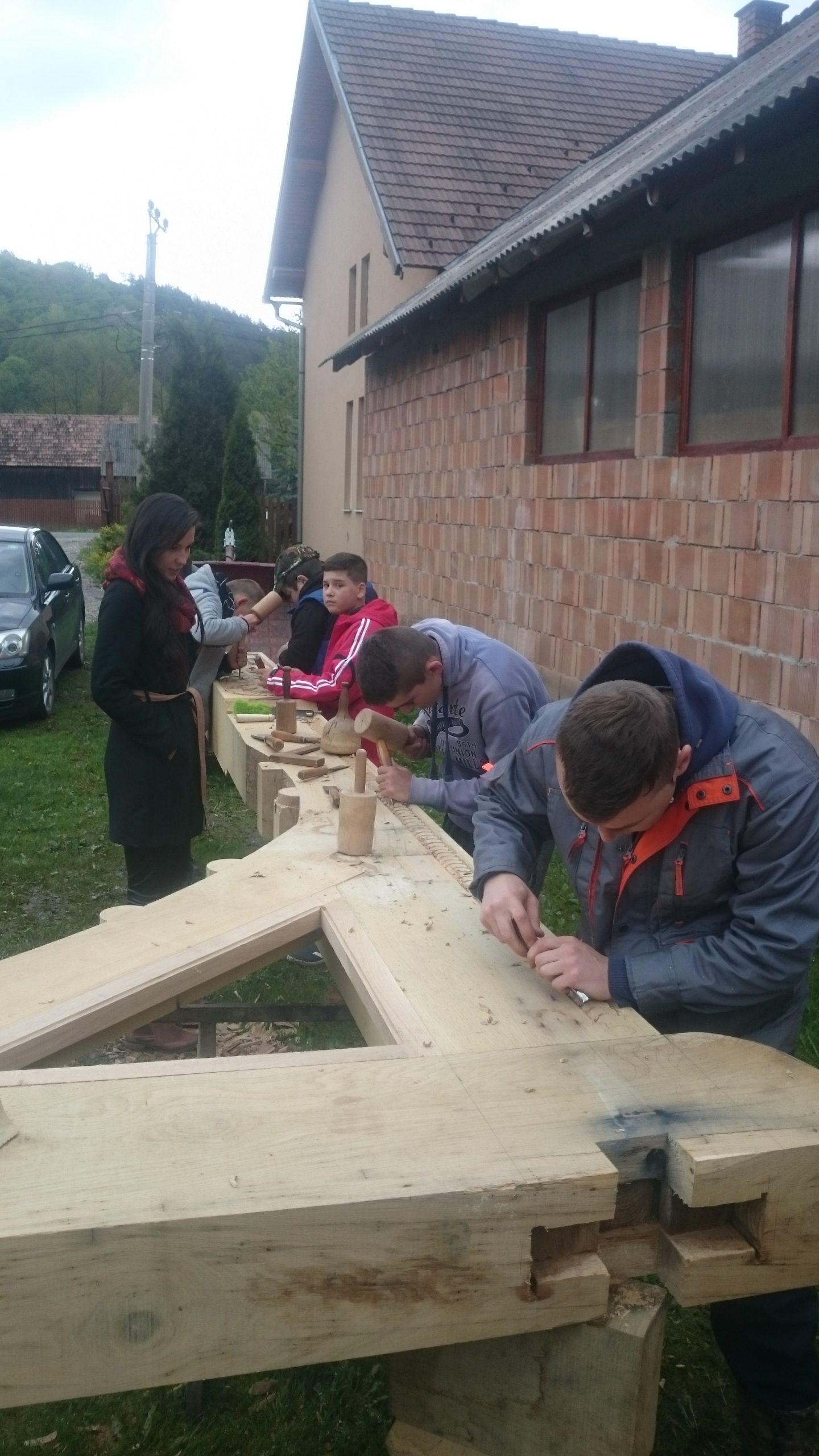 Készül a székely kapu Ferenc pápa látogatására