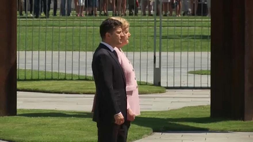 Rosszul lett a tűző napon Angela Merkel (VIDEÓ)