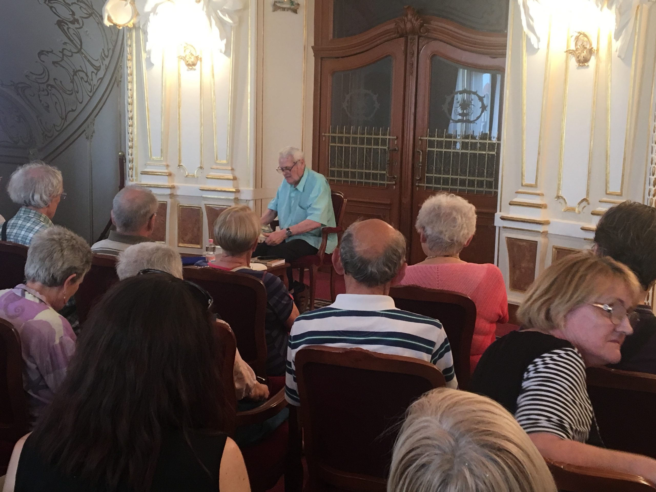 Emlékünnepség a színházban