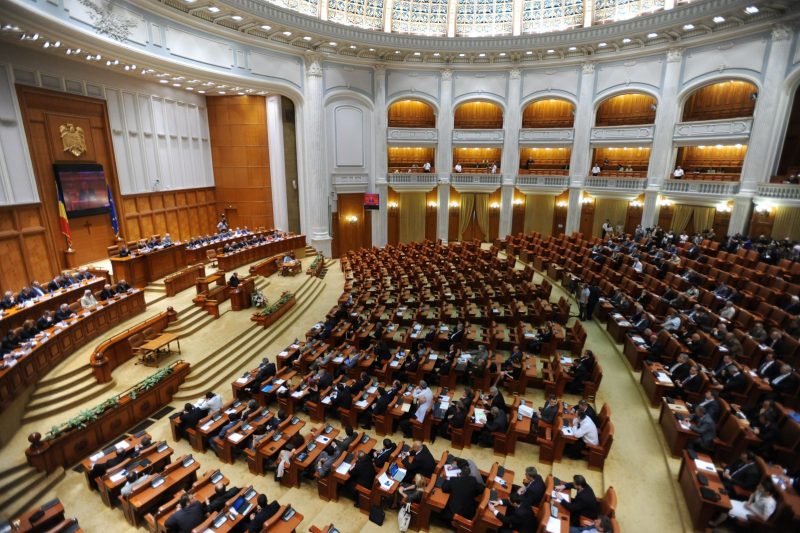 Román kormányválság – Meghiúsította az ellenzék, hogy szombaton szavazzanak a bizalmatlansági indítványról