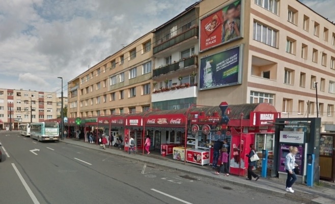 Lebontják a kommunizmusra emlékeztető buszmegállót az Állomás téren (Kolozsvár)