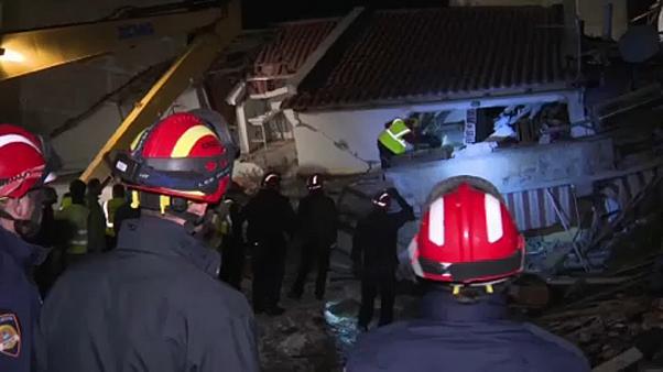 Földrengés Albániában: nem adják fel a túlélők utáni kutatást (VIDEÓ)