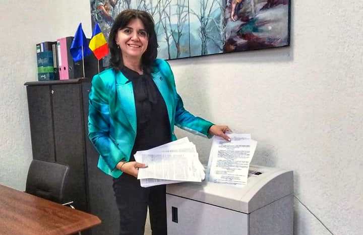 A tanügyminiszter rendelettel számolja fel a pedagógusok munkáját megnehezítő papírmunkát