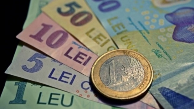 Történelmi mélyponton a lej az euróhoz képest, egy euró 4,7669 lejt ér
