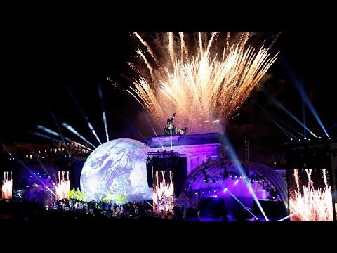 Több százezren ünnepelték a berlini fal ledöntését a Brandenburgi kapunál (VIDEÓ)