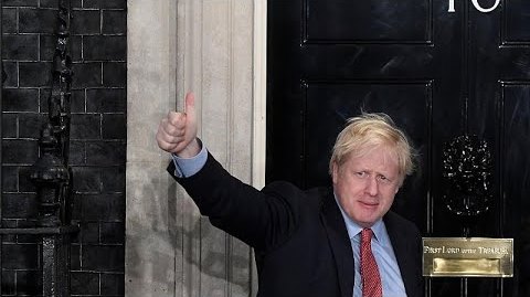 Történelmi győzelmet arattak a brit konzervatívok (VIDEÓ)