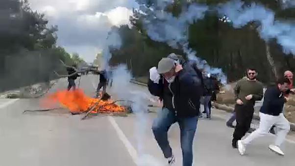 Nem adják fel a tüntetők Leszboszon, az új menekülttábor ellen tiltakoznak (VIDEÓ)