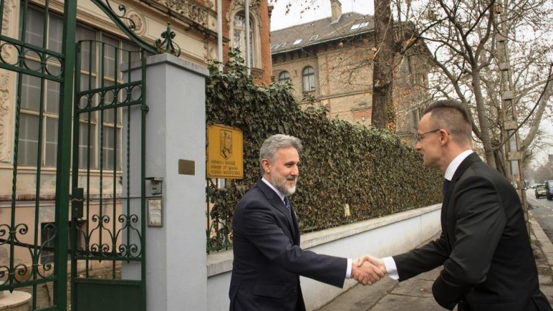 Ennél valószínűleg nincs lejjebb (A román nagykövet és az ellenzéki képviselő)