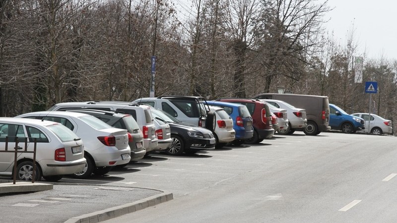 Hosszabbítják a lakónegyedi parkolók bérleti szerződését (Sepsiszentgyörgy)