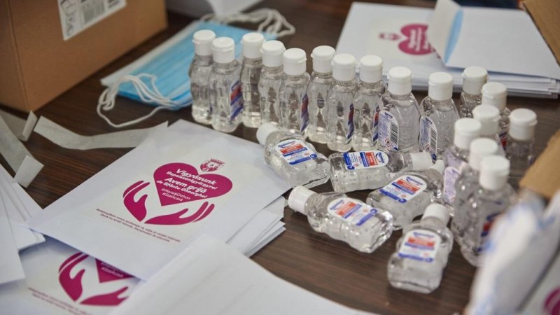 Minden sepsiszentgyörgyi lakosnak kézfertőtlenítőt és maszkot ad az önkormányzat