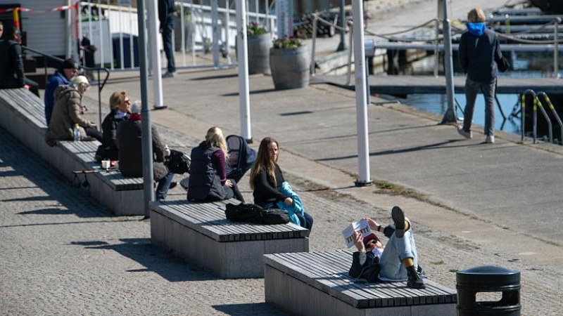Nem vált be a svéd modell: rendkívüli felhatalmazást kapott a kormány június 30-ig