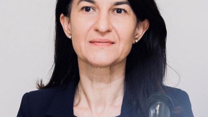 Violeta Alexandru: A 12 évnél kisebb gyerekek szülei közül az egyik kapjon fizetett szabadságot a húsvéti vakáció idejére
