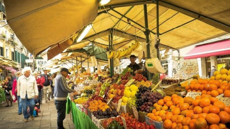 Mezőgazdasági miniszter: Katonai rendelet fog intézkedni a kistermelői piacok újranyitásáról