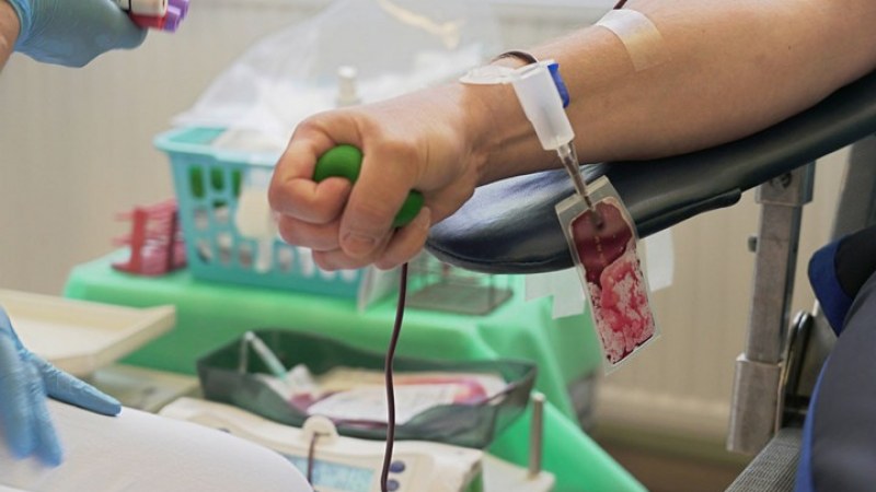 Romániában is megkezdték vérplazmavételt, a járvány terjedése tovább lassult