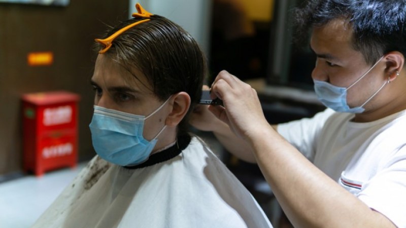 Javaslatok a korlátozások lazítására: A szépségszalonokban dolgozóknak legtöbb négyóránként védőmaszkot kell cserélniük