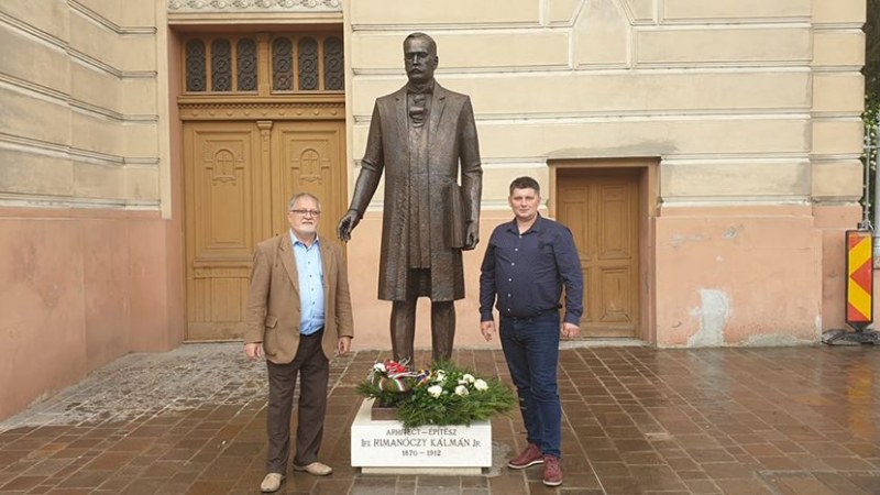 Nagyváradon leleplezték ifjabb Rimanóczy Kálmán építész egész alakos szobrát