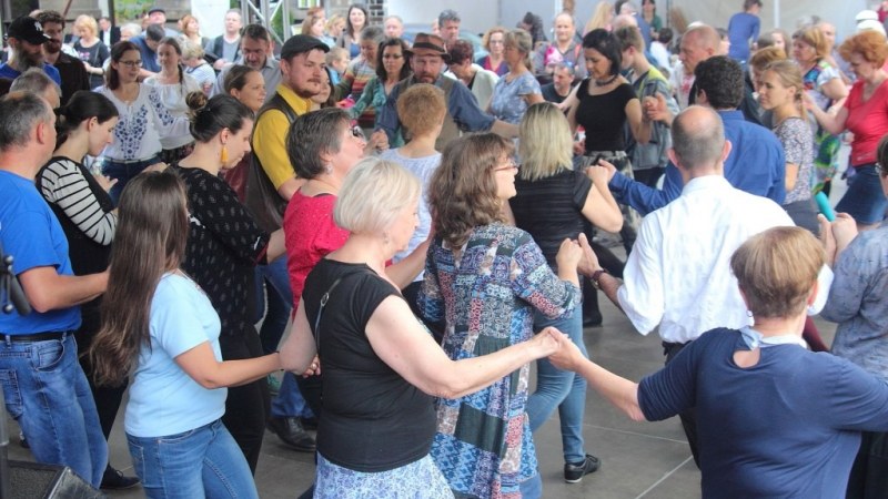 Táncház Napja az éterből – A FolkStúdióból közvetíti a jeles napot a Hagyományok Háza