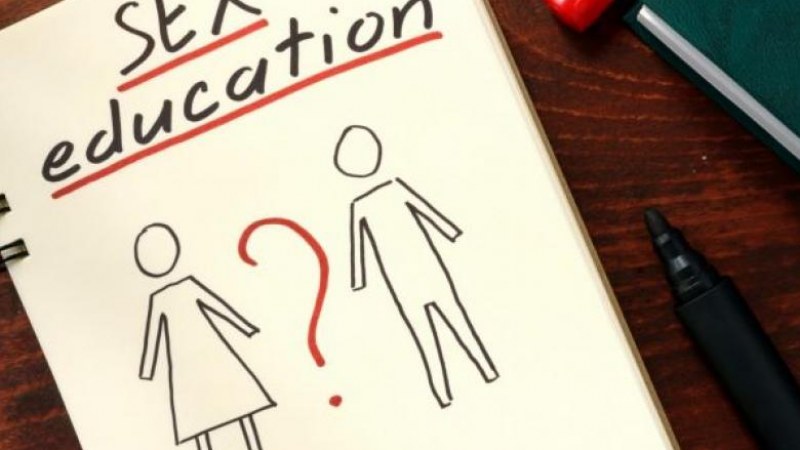 ANOSR: Nem kellene szülői beleegyezéshez kötni a fiatalok iskolai szexuális nevelését