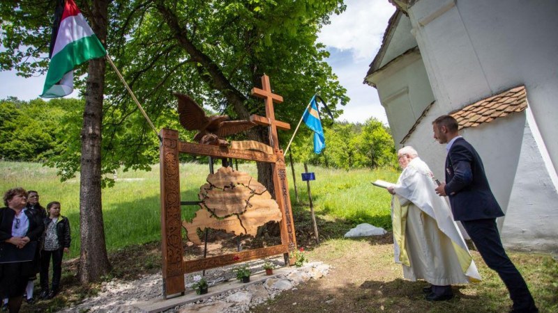 Az összetartozás emlékműve Zalánpatakon
