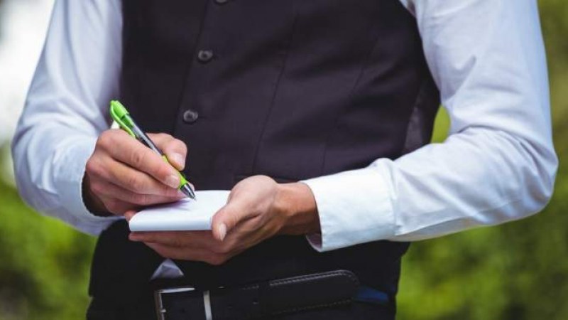 Romániában ellenkezést váltott ki, hogy a vendégek elérhetőségét naplózni kell