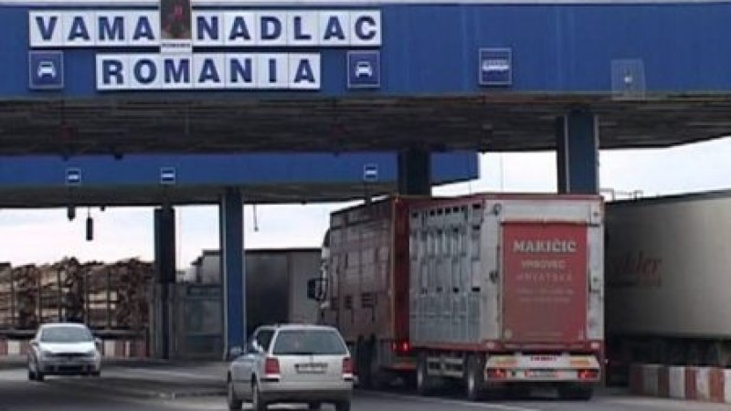 Várakozniuk kell Nagylaknál a Magyarországra érkezőknek