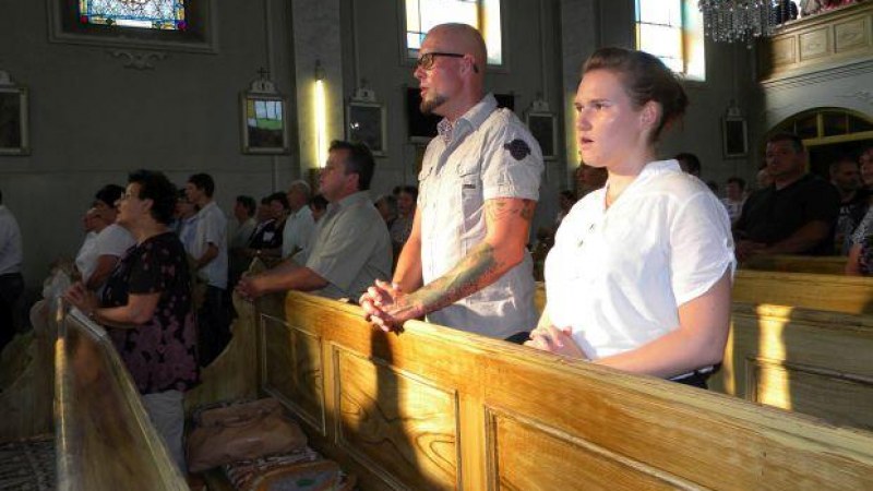 Nevelőváltás a kisiratosi gyerekotthonban (Arad megye)