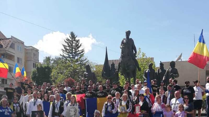 Engedély nélkül is ünnepel a szélsőséges román szervezet (A román himnusz napja Sepsiszentgyörgyön)