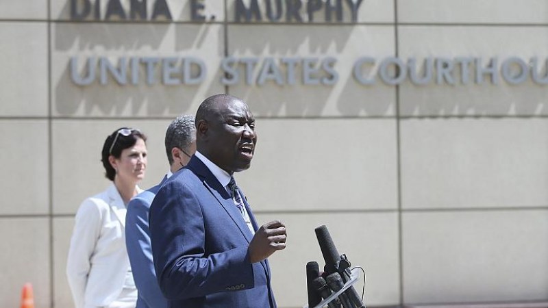 A rendőri erőszak miatt meghalt George Floyd családja polgári pert indít Minneapolis és rendőrsége ellen