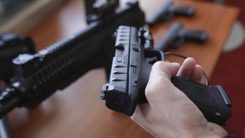 Marcel Vela: Legújabb generációs Beretta pisztolyokkal szerelik fel a rendőrséget