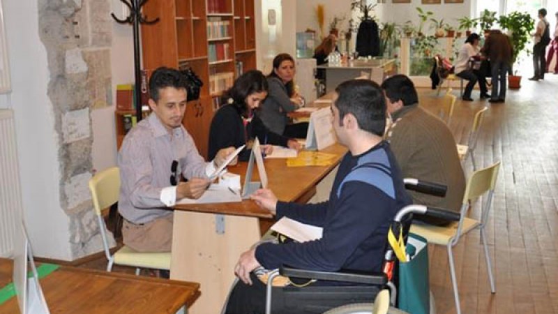 Iohannis kihirdette a törvényt, amely biztosítja a fogyatékkal élőnek a társadalmi és gazdasági életben való teljes részvételt