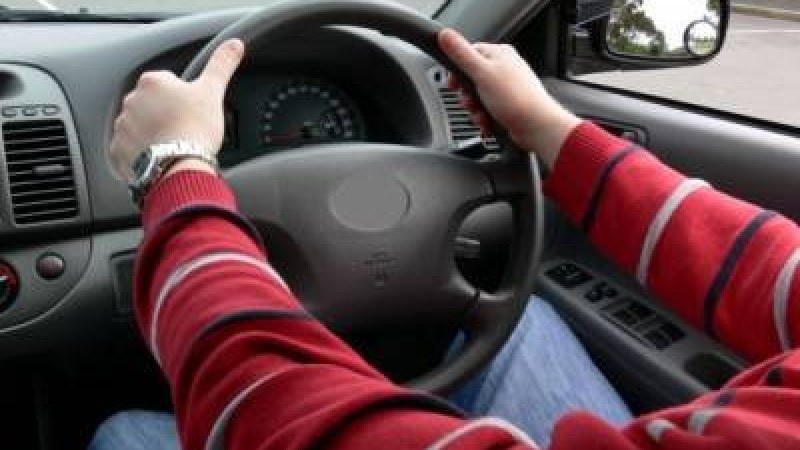 Rendőrség: Huszonöt olyan balesetből, amelyben jobbkormányos autó is érintett volt, 24-et ennek vezetője okozott