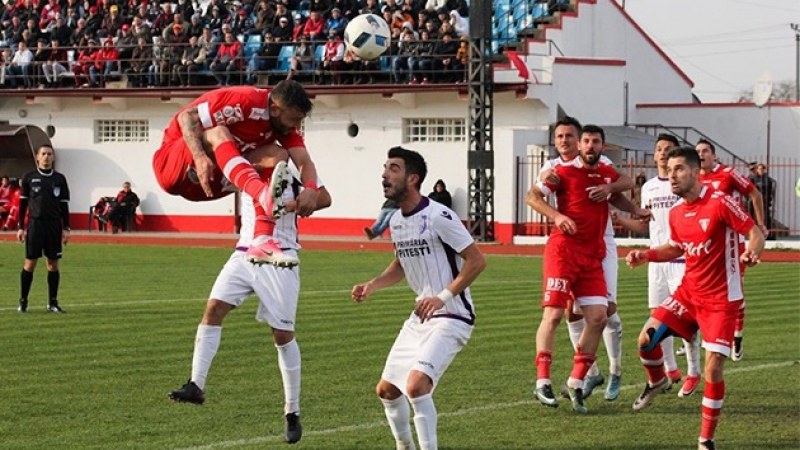 Labdarúgás, Liga2: Öten kettő plusz egy helyért
