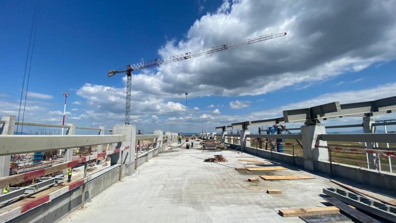 Gyors ütemben haladnak a munkálatok a brassói reptérnél