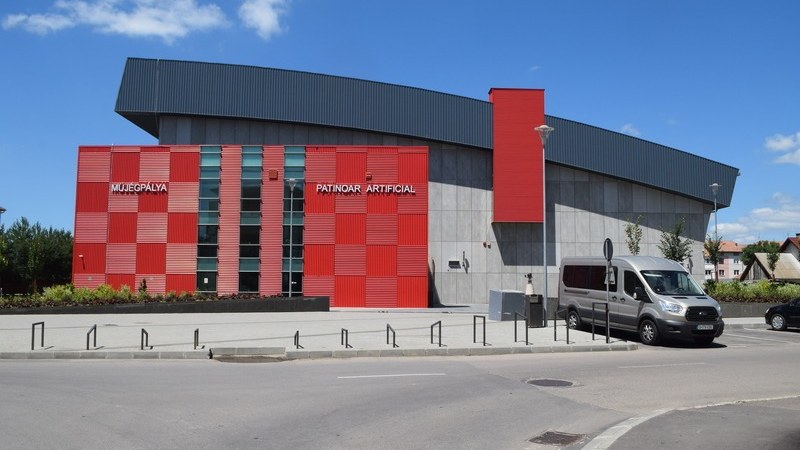 Románosították a műjégpálya nevét (Tanácsülés Kézdivásárhelyen)