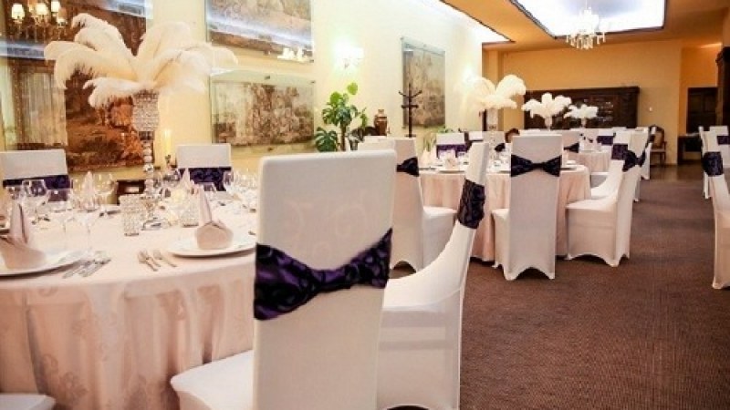 Romániában a beltéri vendéglátóhelyek megnyitását tervezi a kormány