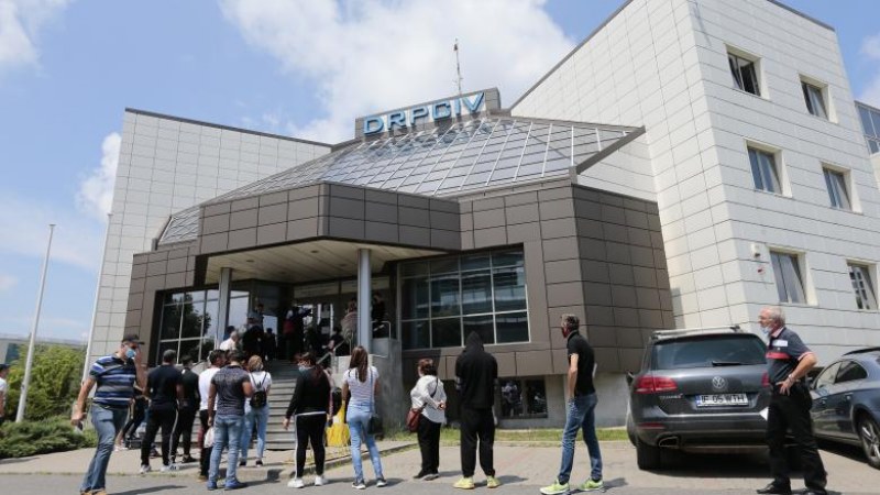 Egyszerűsített eljárással lehet forgalomba íratni járműveket; egyes iratokat online is be lehet küldeni