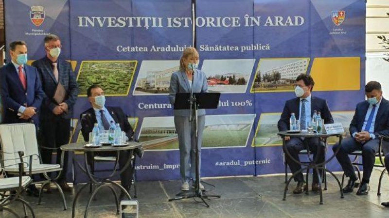 Több mint 100 millió eurót ígért Arad megyének a kormányfő