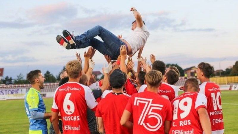 Labdarúgás, Liga2: Élvonalban az aradiak