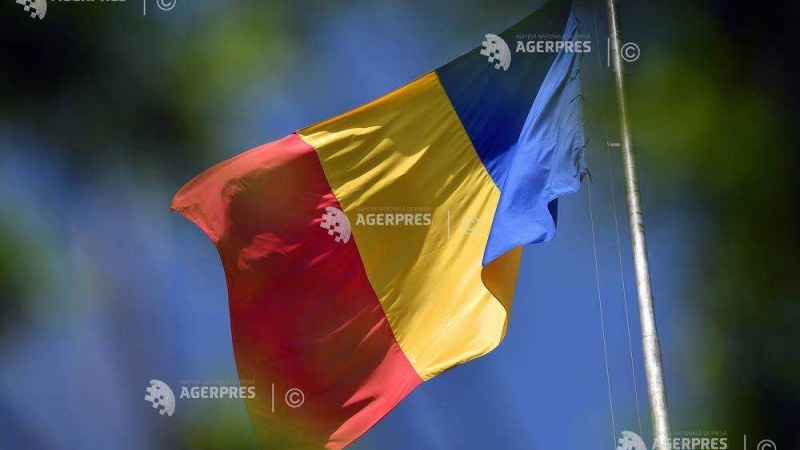 A nemzeti jelképek gyalázását börtönnel büntető módosítást fogadott el a román szenátus