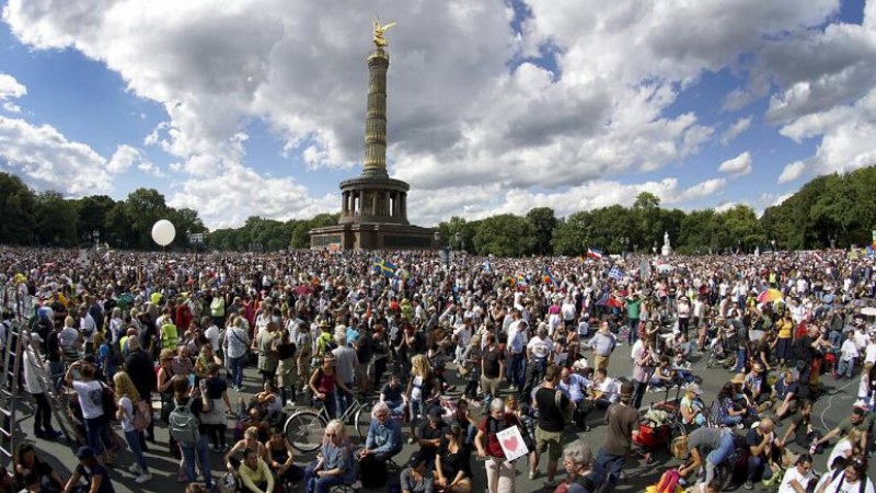 Csak maszkban tüntethetnek a maszkviselés ellen a berliniek