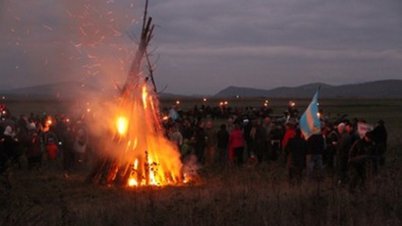 SZNT: Felhívás a nagyvilág keresztény magyar gyülekezeteihez – „Egy szikra talán mégis zengve pattan…”